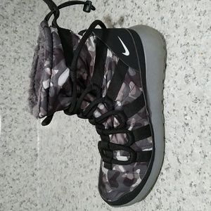 Nike Fur Lined Sneaker Bootie